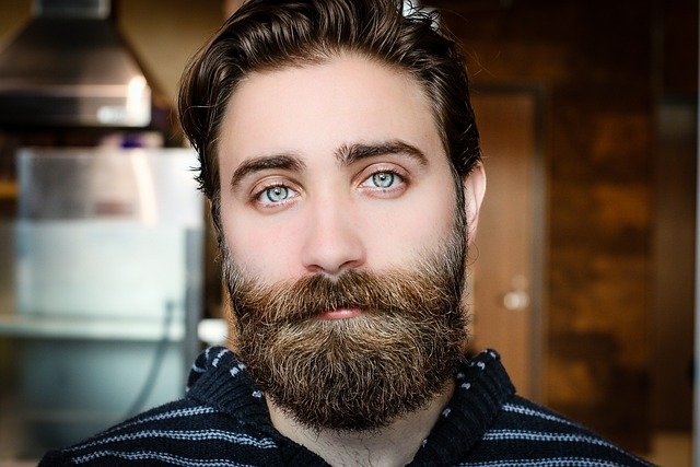 La importancia del cuidado de la barba: Consejos para mantenerla sana y estilizada.